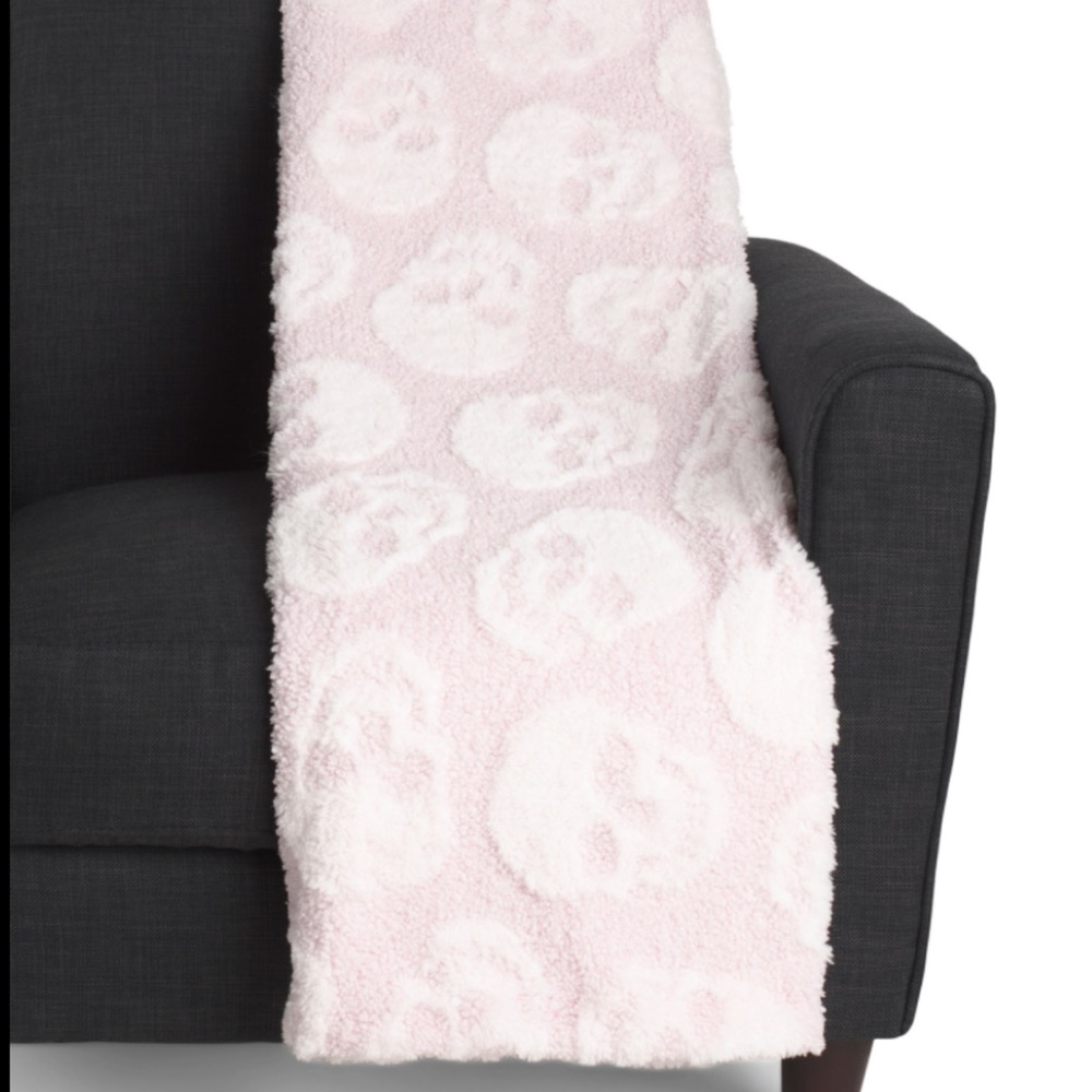 RACHEL ZOE 50” x 70” Catacombs Tossed Skulls Pink Halloween Throw